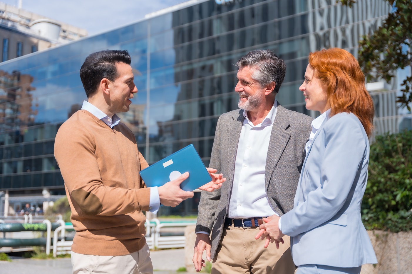 "Cómo Captan Clientes <br>los Agentes Inmobiliarios Expertos" agentes inmobiliarios expertos